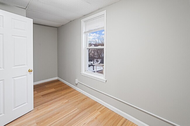 Building Photo - 168 Lunenburg St