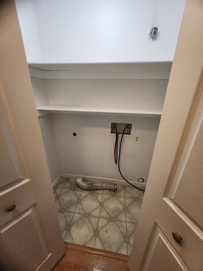 Building Photo - 2516 W Plum St