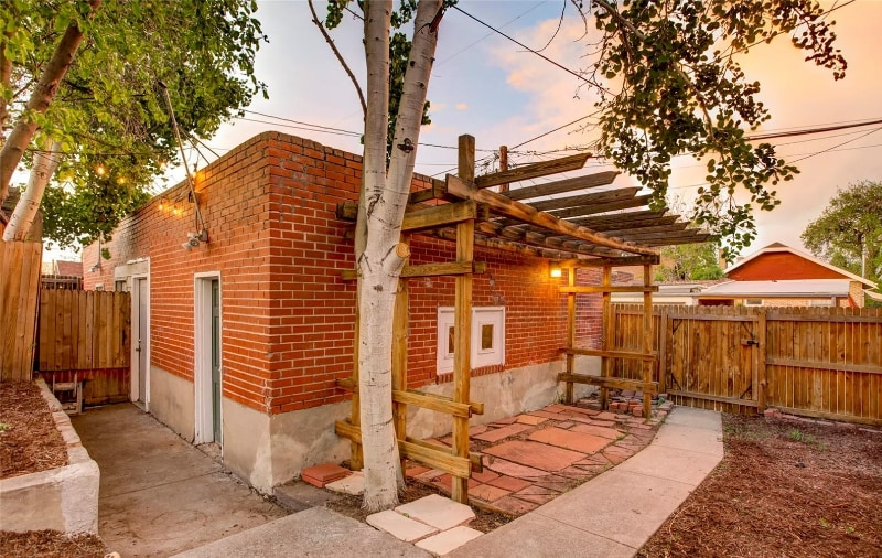 Building Photo - 2440 N Gaylord St