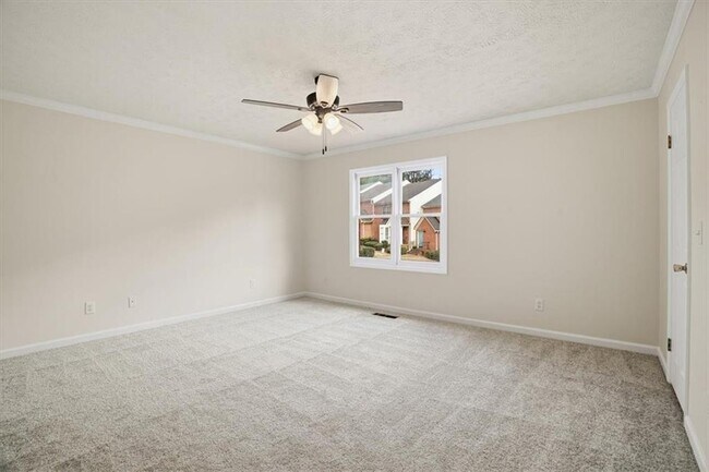 Building Photo - 2600 Holcomb Springs Dr