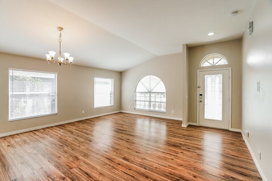 Building Photo - 1412 Bloomingdale Trails Boulevard