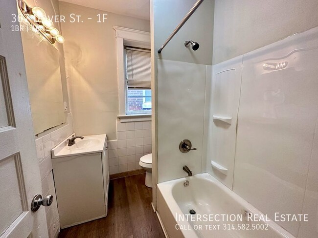 Building Photo - Beautifully Renovated Carondelet Apartment