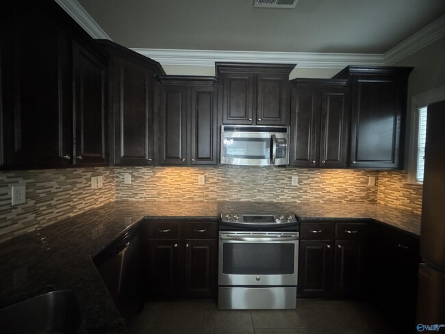 Building Photo - 101 Somerset Park Dr