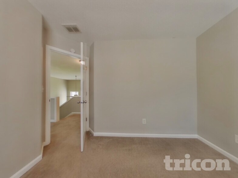 Building Photo - 411 Yarrow Way