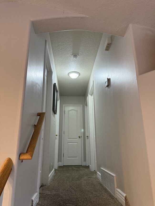 Building Photo - 462 W 660 S