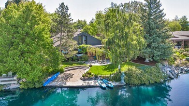 Building Photo - LAKEFRONT LUXURY ON LAKE STANLEY | FULLY FURNISHED + UTILITIES INCLUDED IN GUARDED LAKERIDGE SHORES