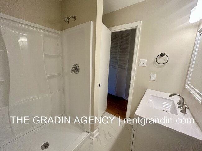 Building Photo - 1805 Grandin Rd SW