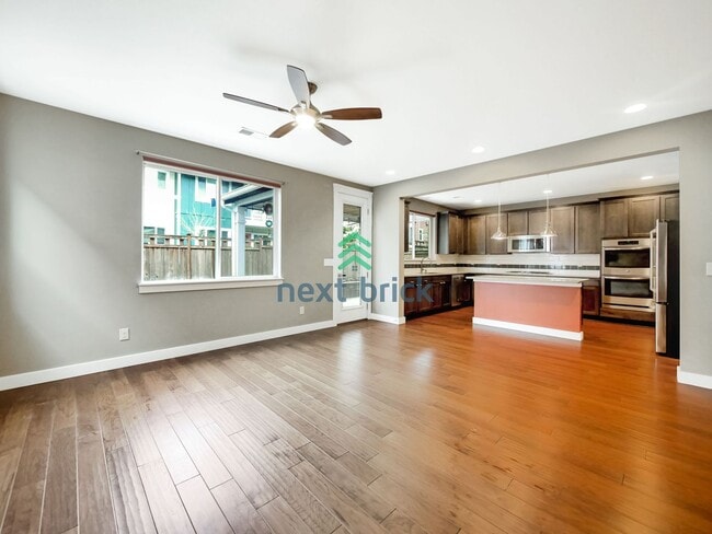 Building Photo - 4 BED AND 2.5 BATH SINGLE FAMILY HOUSE FOR...
