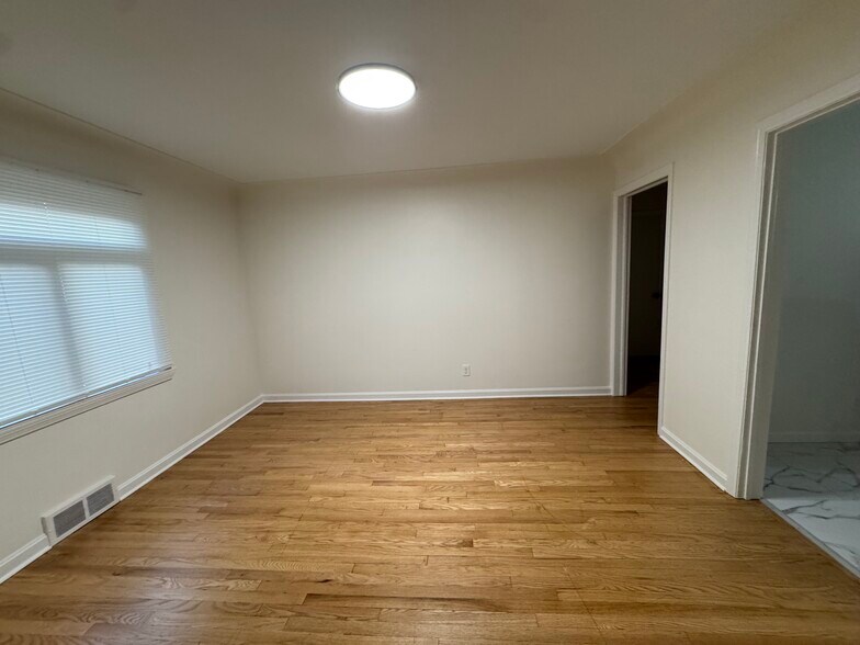 Building Photo - 40 Alburn Dr