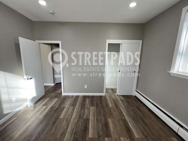 Building Photo - 2 bedroom in Boston MA 02130