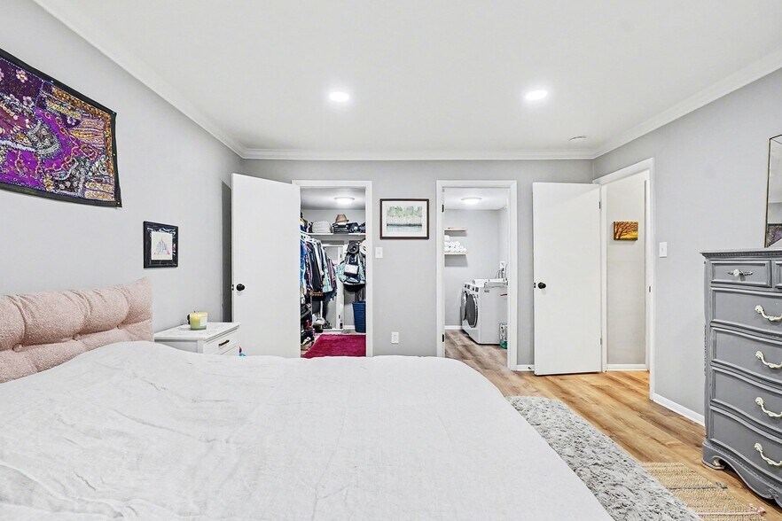 Building Photo - 333 Homeland Southway