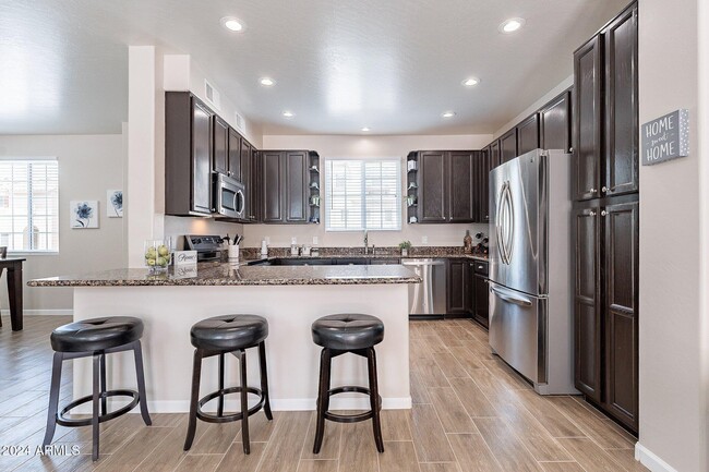 Building Photo - 445 W Mountain Sage Dr