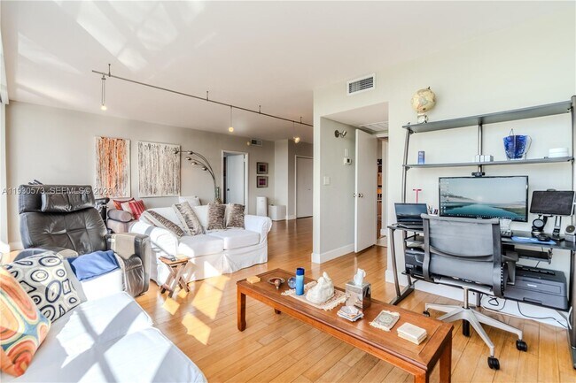 Building Photo - 5700 Collins Ave