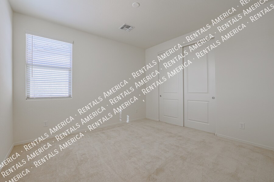 Building Photo - 10036 E Tiburon Ave