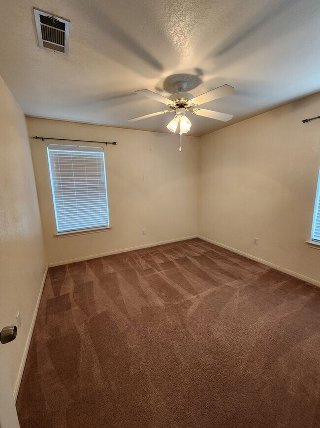 Building Photo - 3/2 Home on 3 acres in West Lampasas