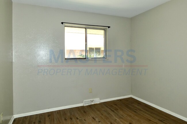 Building Photo - 5765 Steffens Ave