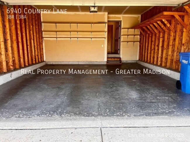 Building Photo - 6940 Country Ln
