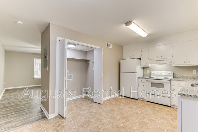 Building Photo - 150 Chalet N Blvd
