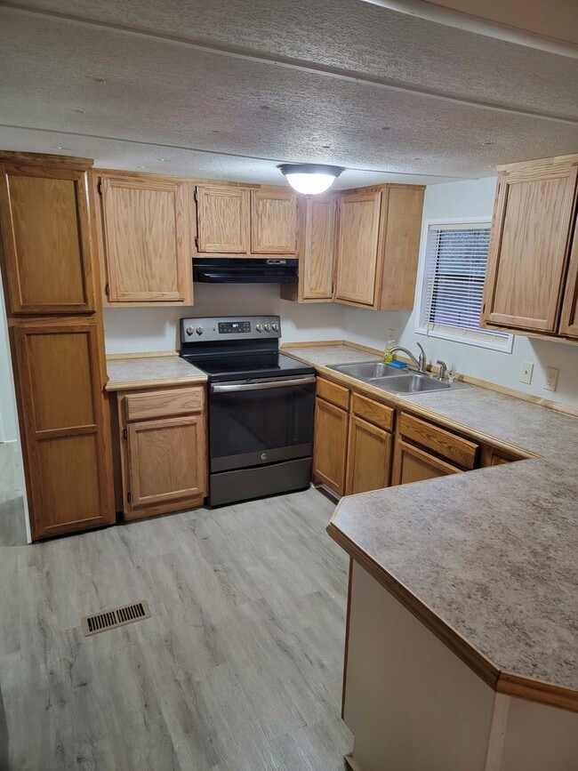 Building Photo - Lovely Home on Huge Fenced Yard in Lecanto!!!