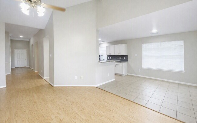 Building Photo - 17150 Summer Hollow Dr