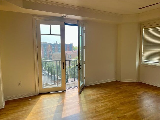 Building Photo - 370 Marshall Ave