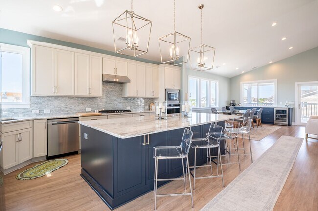 Building Photo - PERFECT BEACH GETAWAY - AVAILABLE MID-DECE...