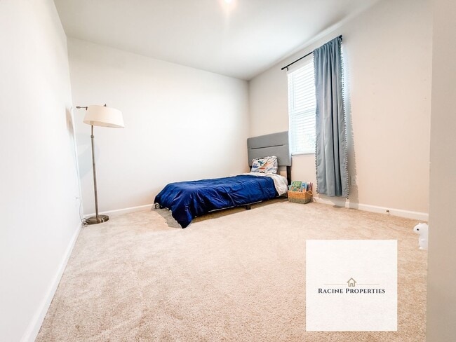 Building Photo - 624 Batchomble Ln