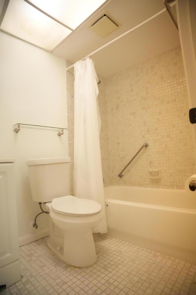 Building Photo - 4640 Lucerne Lakes Blvd W