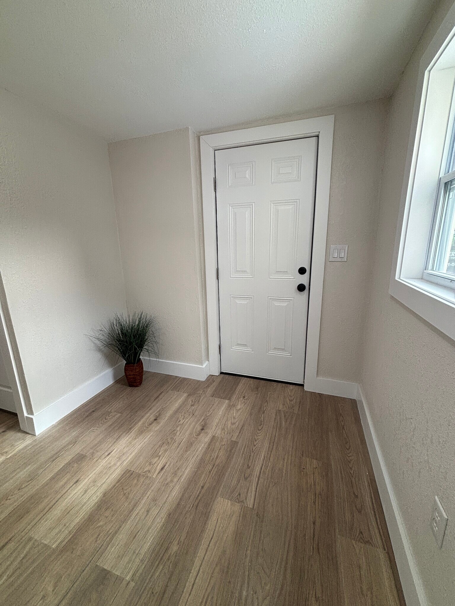 Building Photo - 613 N 2nd St