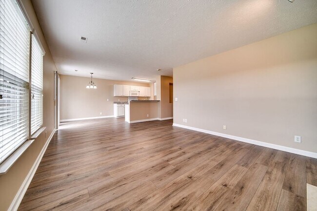 Building Photo - 102 Wagon Ct