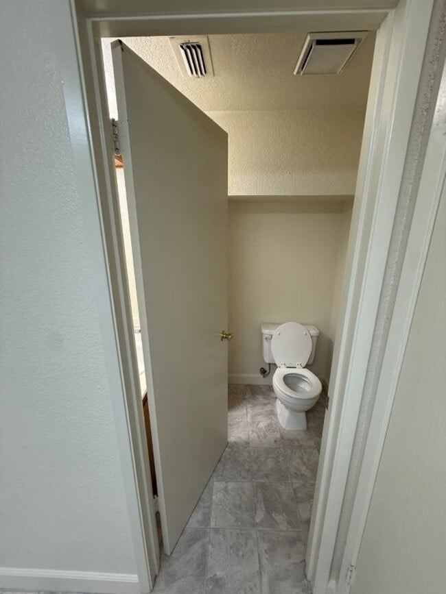 Building Photo - Browns Valley 3 Bedroom 2.5 Bath 2 Story w...