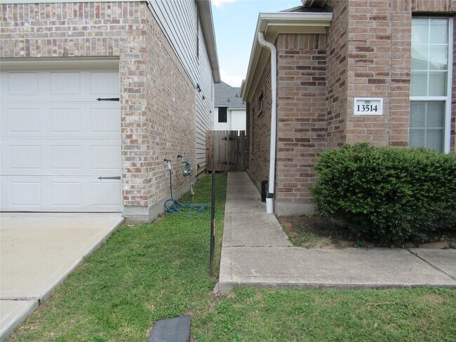 Building Photo - 13514 Villa Arbor Dr