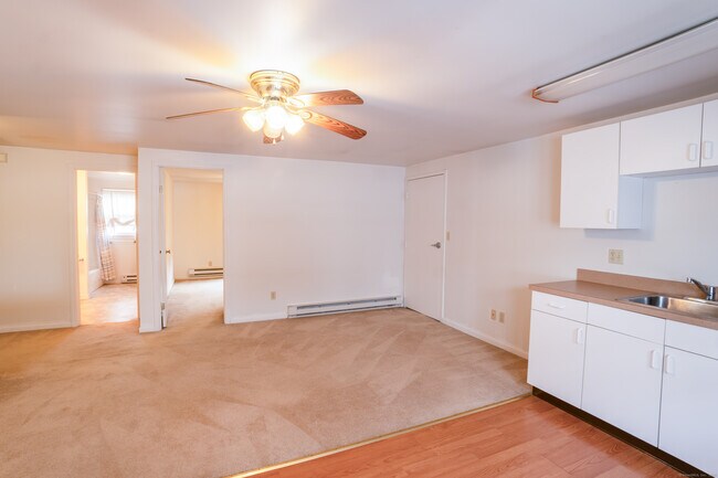 Building Photo - 194 Cherry St