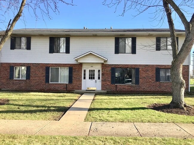 Building Photo - 460 Echo Ln