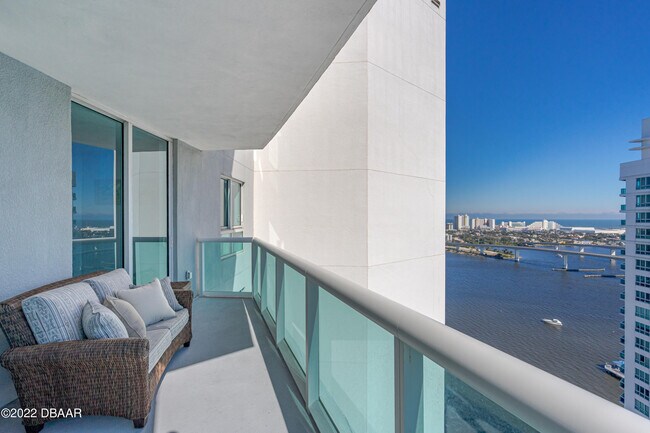 Building Photo - 241 Riverside Dr