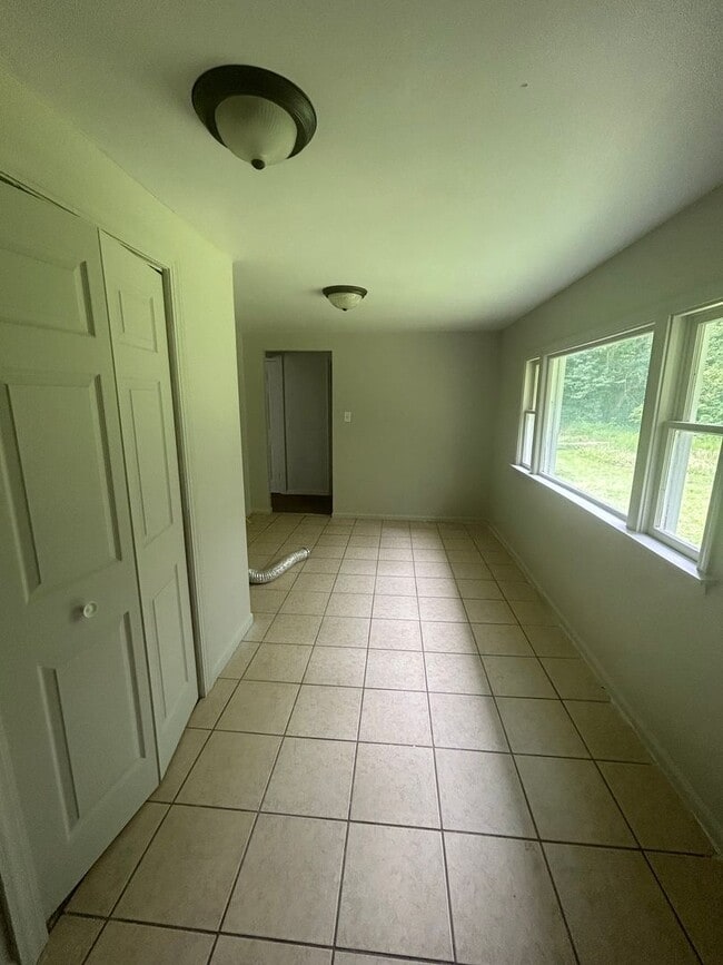 Building Photo - 2806 Rousseau Ave