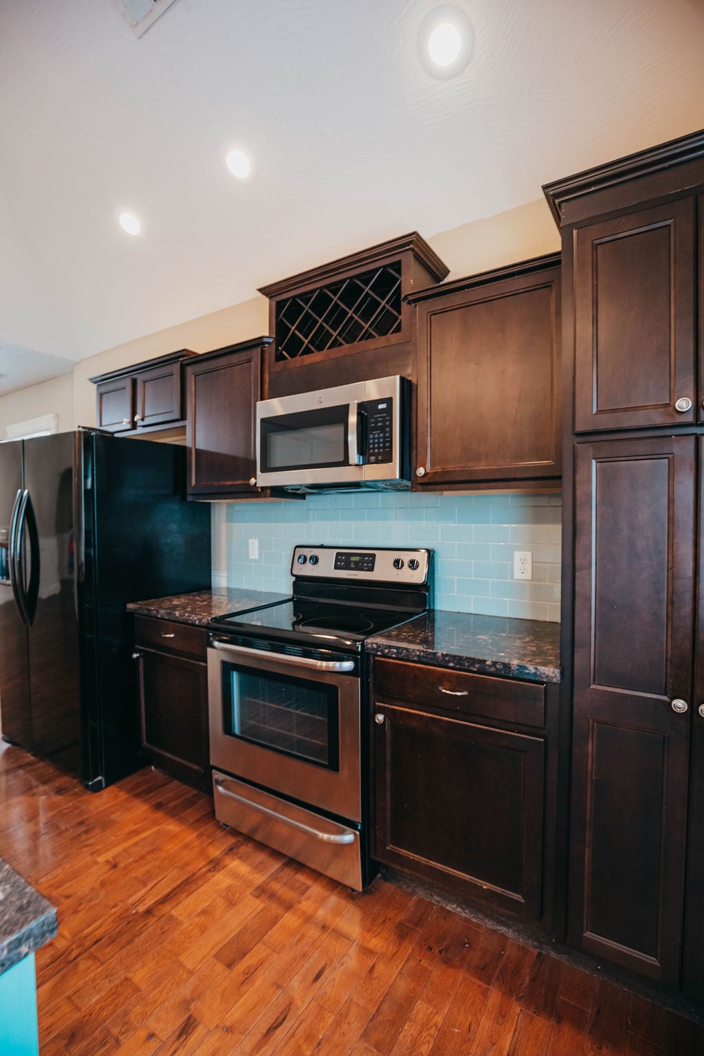 Building Photo - 1046 E Walnut St