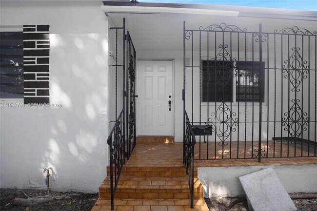 Building Photo - 2530 SW 16th Ter