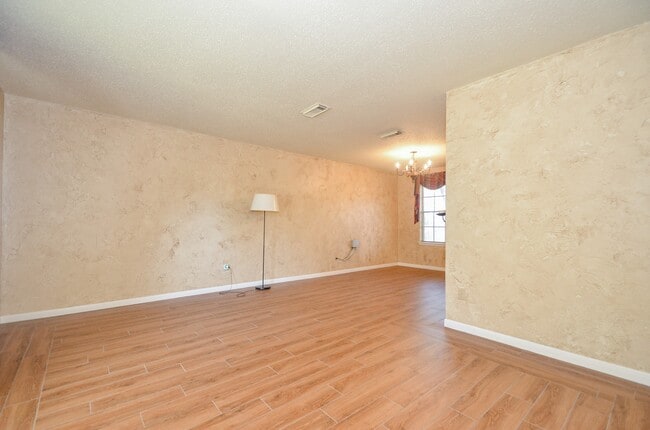 Building Photo - 8310 Hot Springs Dr