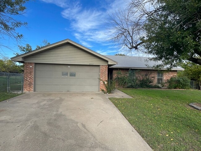 Primary Photo - 2902 Trailridge Cir