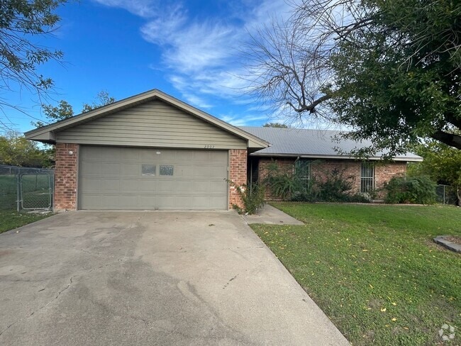 Building Photo - 2902 Trailridge Cir