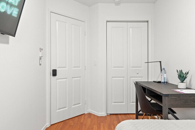 Building Photo - 10777 Ashton Ave