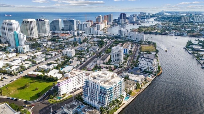 Primary Photo - 720 Bayshore Dr