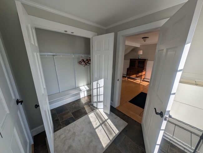 Building Photo - Beautiful 2 Bedroom House