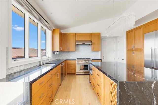 Building Photo - 420 Emerald Bay