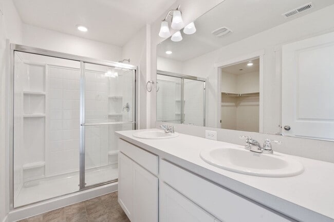 Building Photo - 815 Elias Tarn Dr