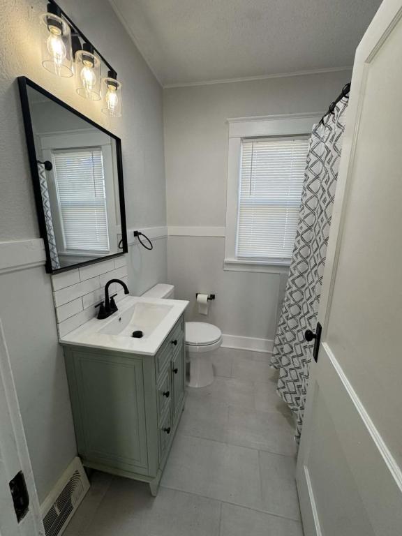 Building Photo - 4411 Adams St