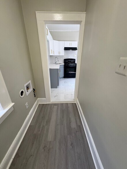 Building Photo - 26-28 Finlay Pl