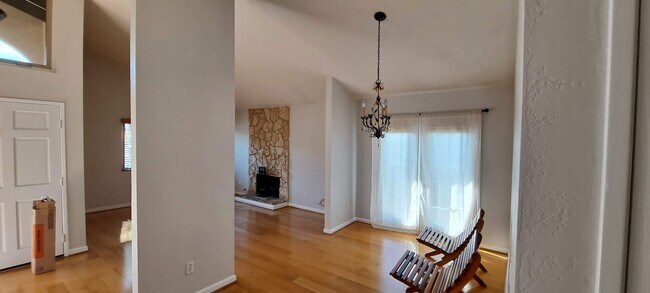 fresh paint throughout the entire home - 5966 Quiet Slope Dr