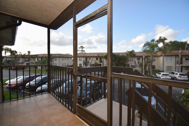 Building Photo - 7091 Golf Colony Ct